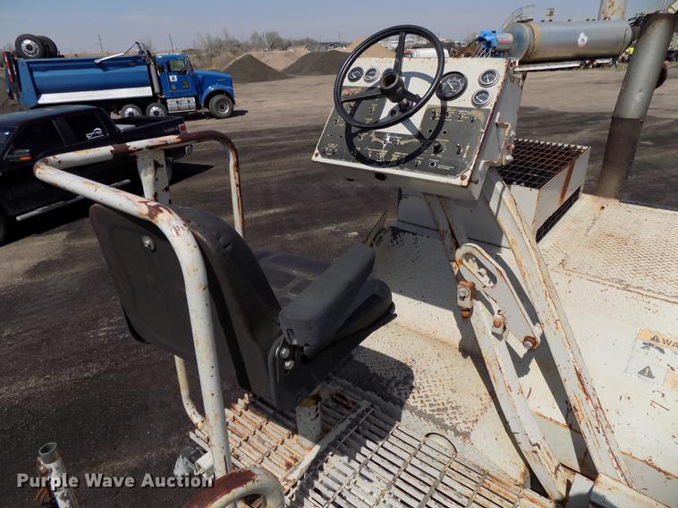 image for item DE7655 2000 Cedarapids CR361R paver