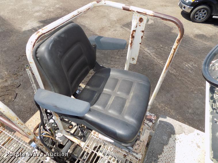 image for item DE7655 2000 Cedarapids CR361R paver