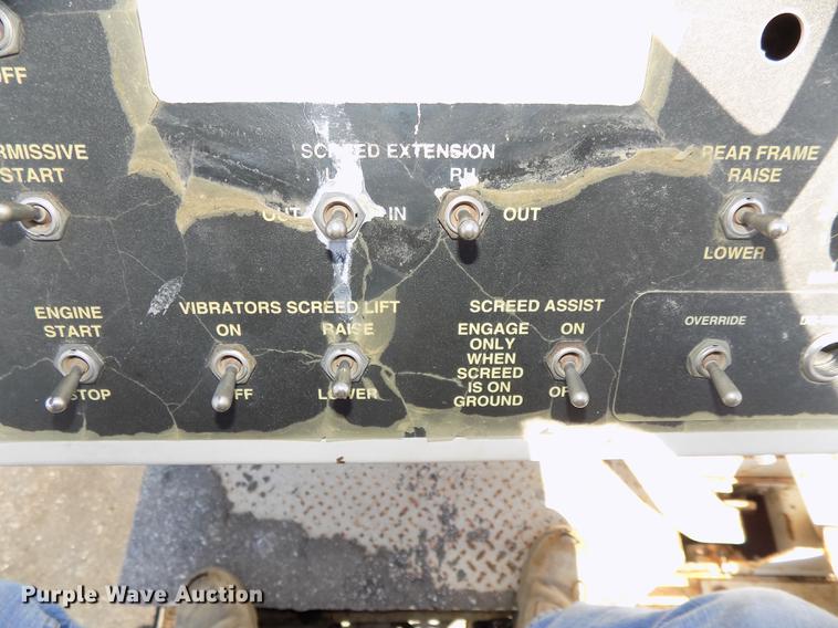 image for item DE7655 2000 Cedarapids CR361R paver