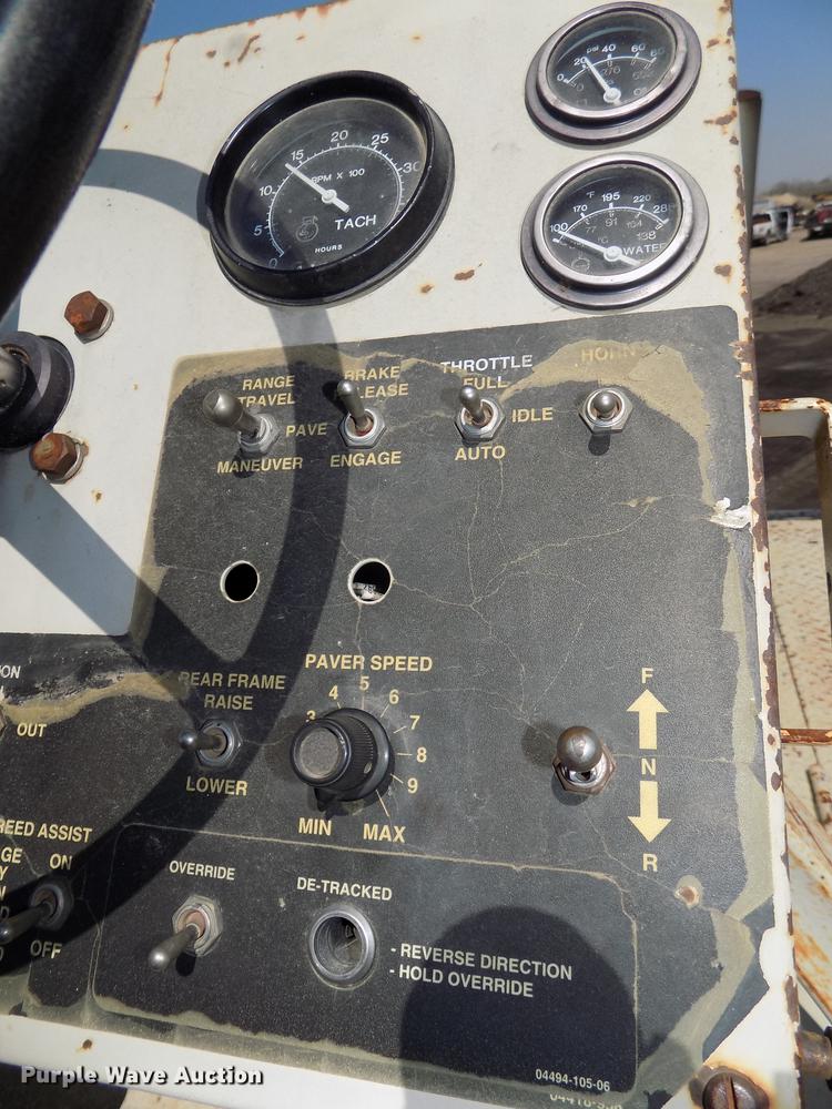 image for item DE7655 2000 Cedarapids CR361R paver