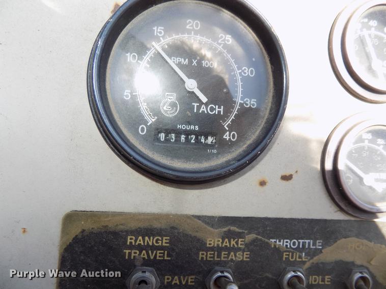 image for item DE7655 2000 Cedarapids CR361R paver