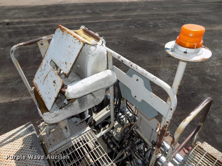 image for item DE7655 2000 Cedarapids CR361R paver