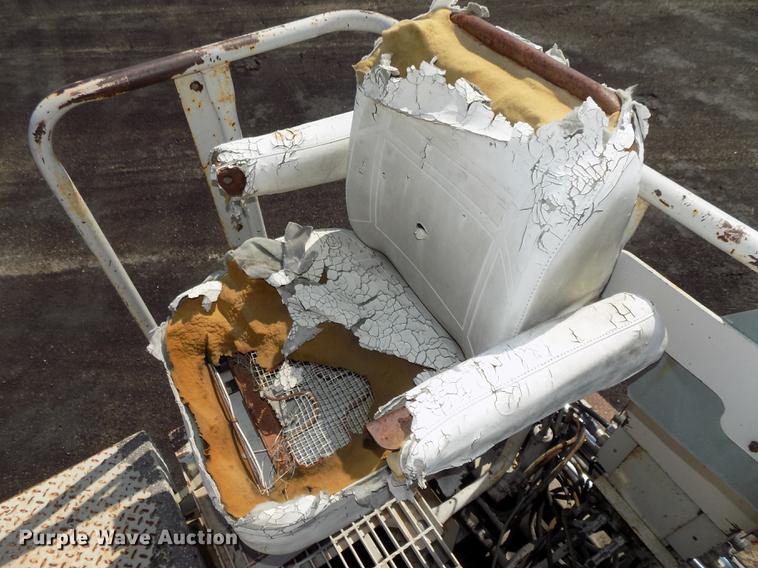 image for item DE7655 2000 Cedarapids CR361R paver