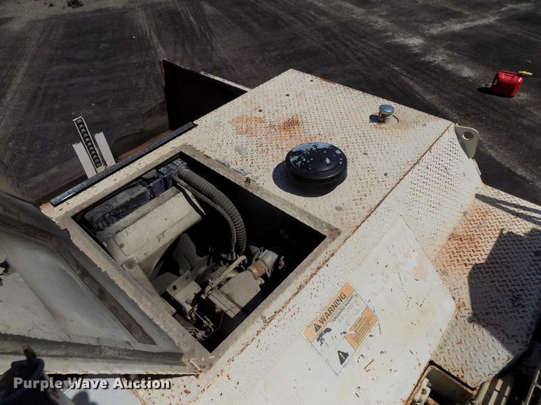 image for item DE7655 2000 Cedarapids CR361R paver