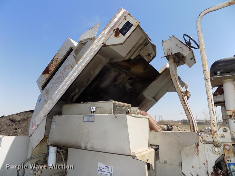 image for item DE7655 2000 Cedarapids CR361R paver