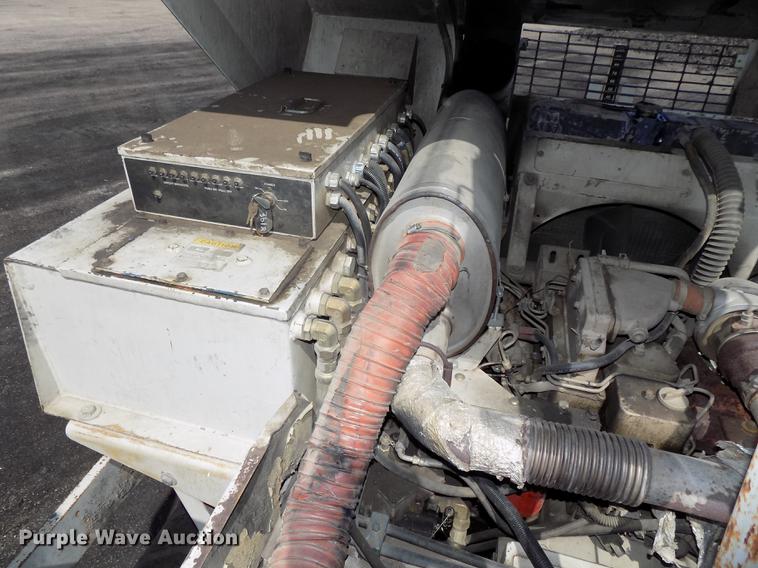 image for item DE7655 2000 Cedarapids CR361R paver