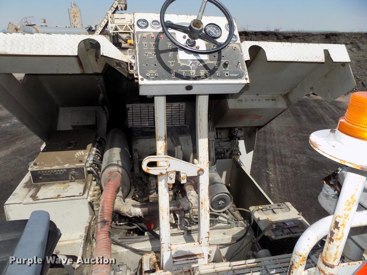 image for item DE7655 2000 Cedarapids CR361R paver