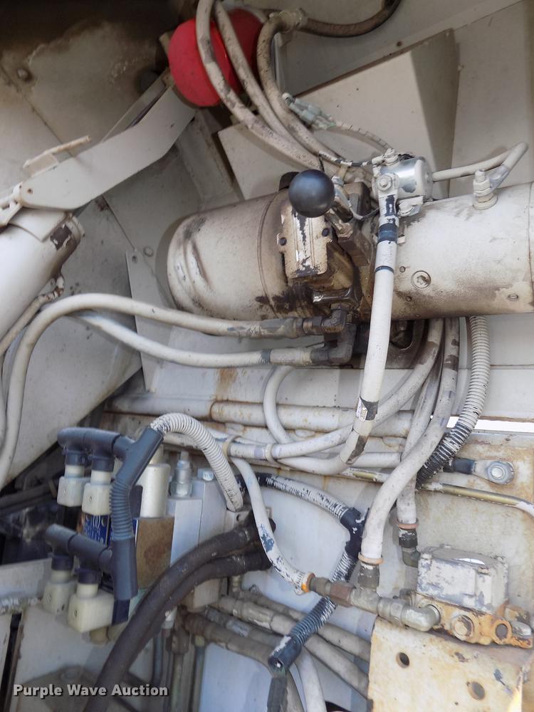 image for item DE7655 2000 Cedarapids CR361R paver