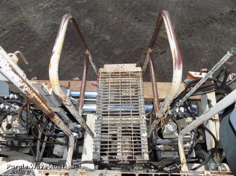 image for item DE7655 2000 Cedarapids CR361R paver