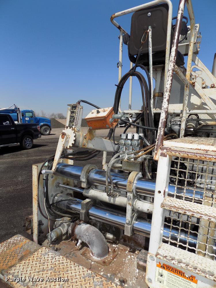 image for item DE7655 2000 Cedarapids CR361R paver