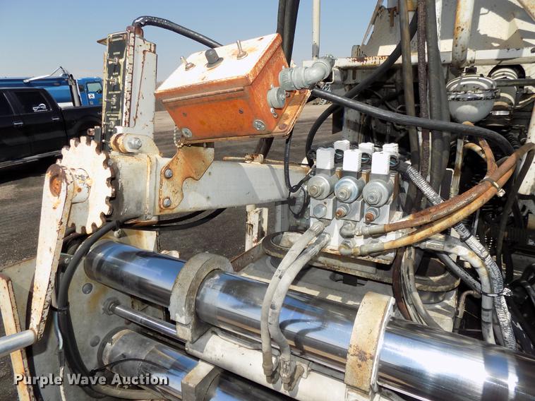 image for item DE7655 2000 Cedarapids CR361R paver