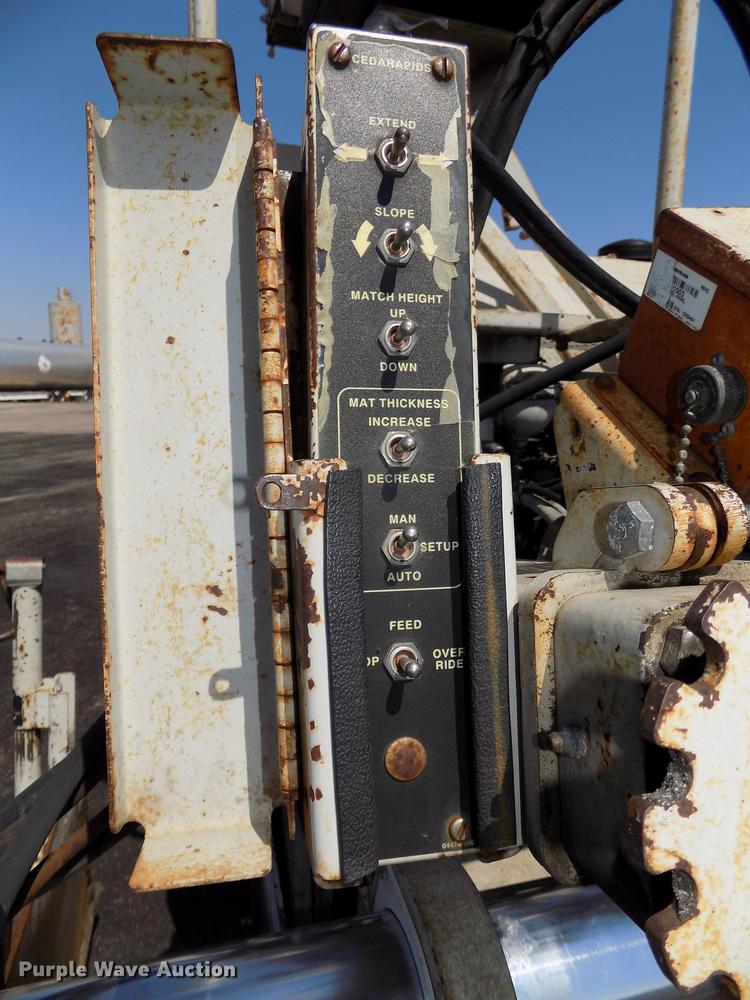 image for item DE7655 2000 Cedarapids CR361R paver