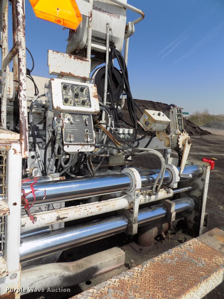 image for item DE7655 2000 Cedarapids CR361R paver