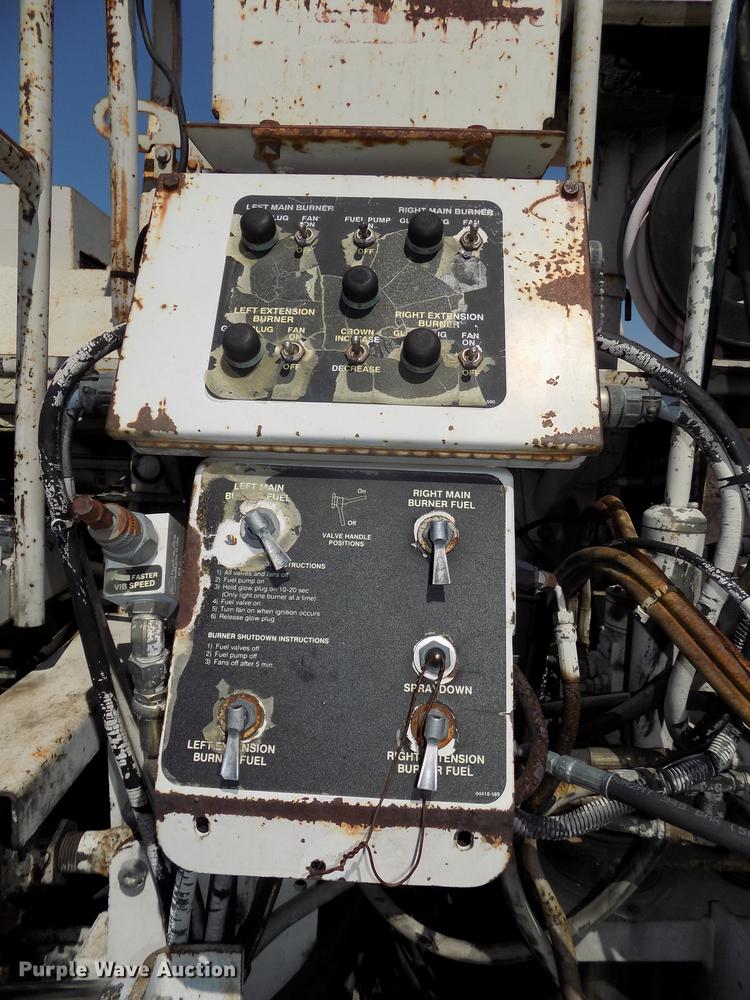 image for item DE7655 2000 Cedarapids CR361R paver