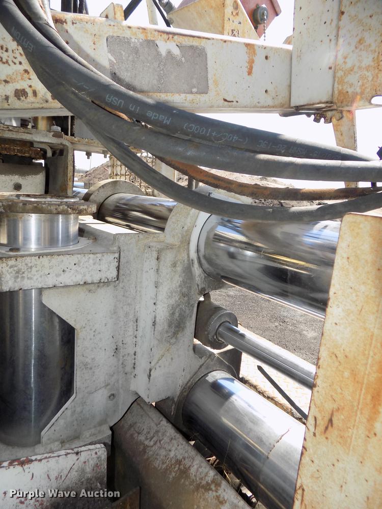 image for item DE7655 2000 Cedarapids CR361R paver