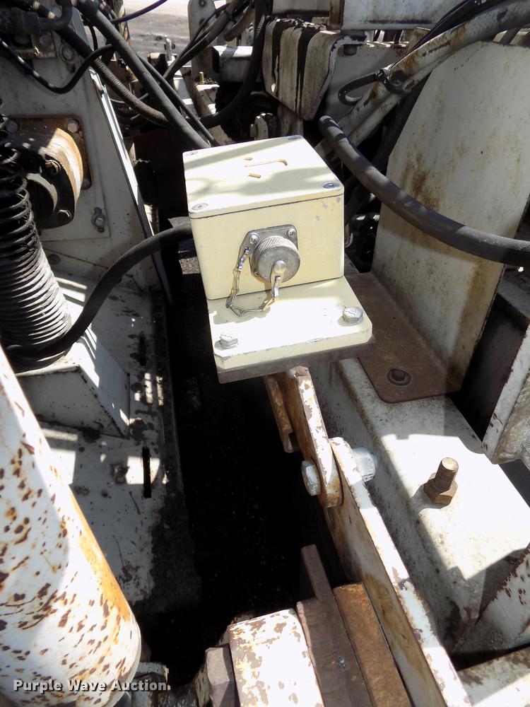 image for item DE7655 2000 Cedarapids CR361R paver