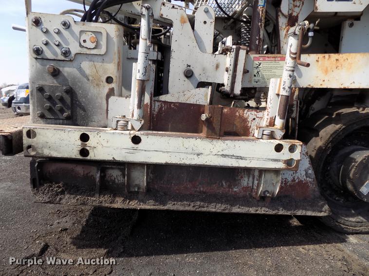 image for item DE7655 2000 Cedarapids CR361R paver