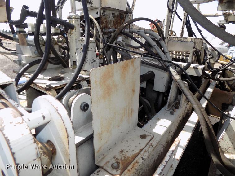 image for item DE7655 2000 Cedarapids CR361R paver