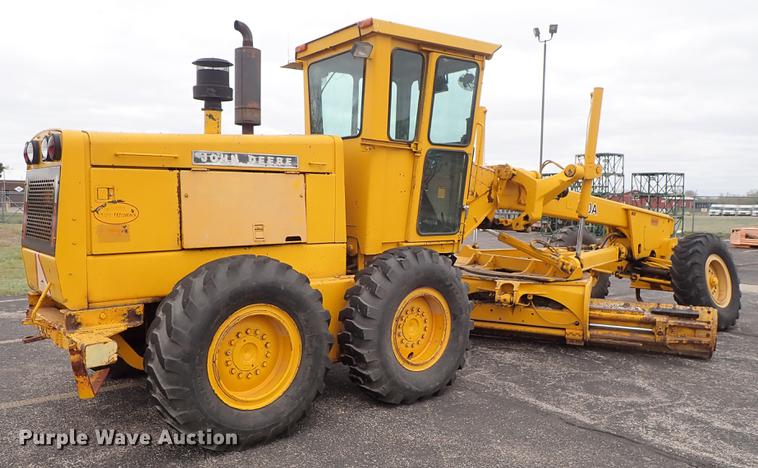 image for item DF1084 John Deere 770A motor grader