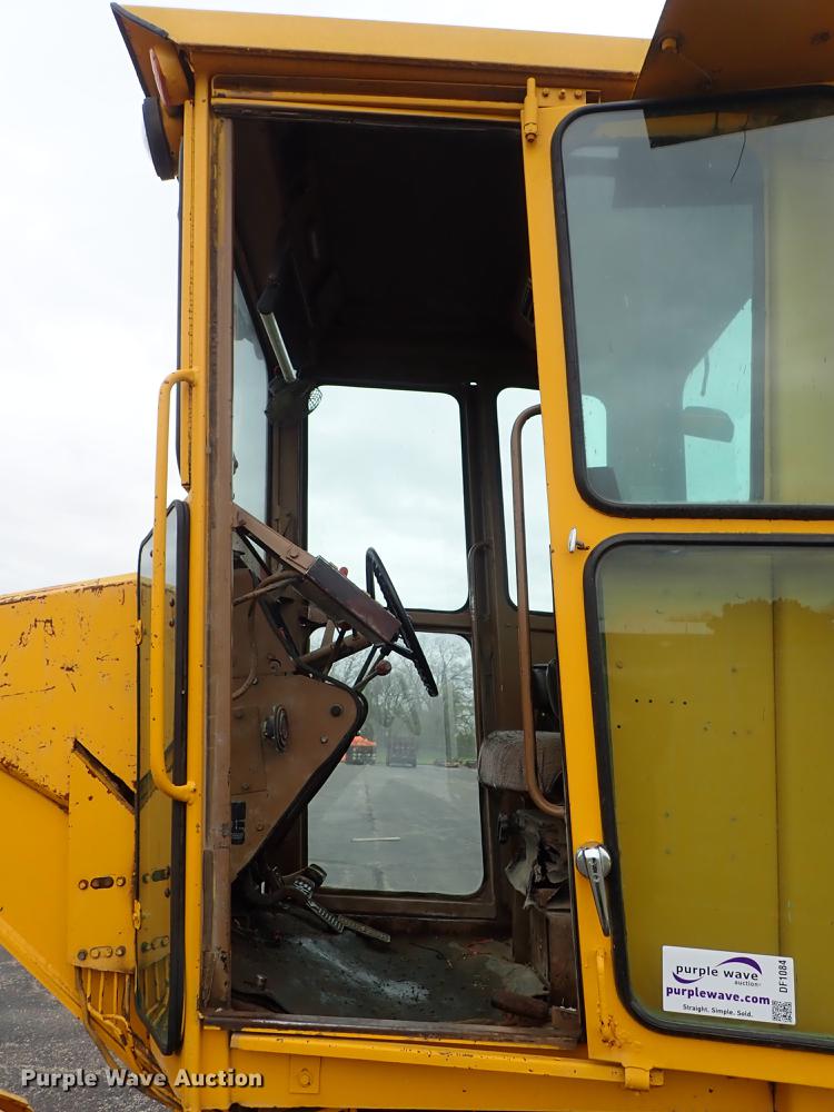 image for item DF1084 John Deere 770A motor grader