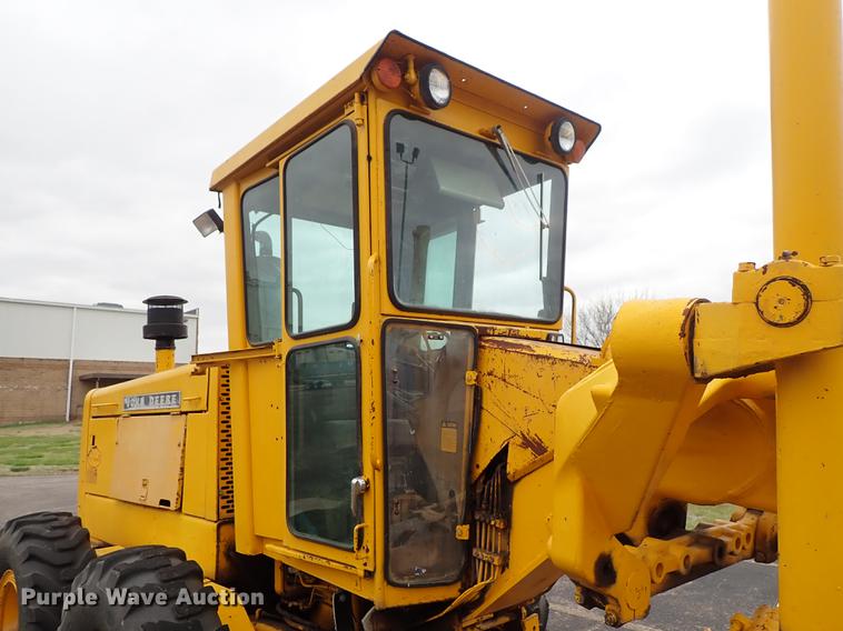 image for item DF1084 John Deere 770A motor grader