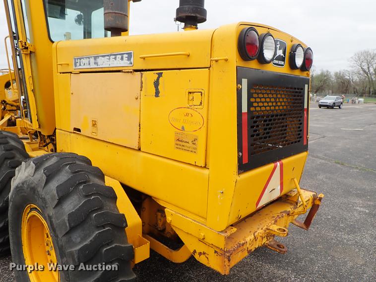 image for item DF1084 John Deere 770A motor grader