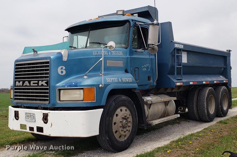 image for item DF3412 1996 Mack CH613 dump truck