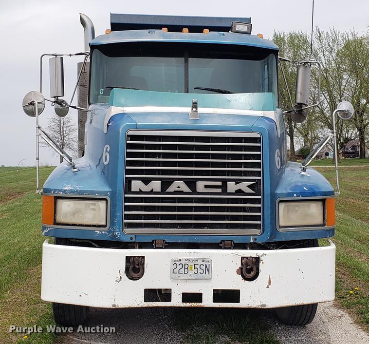 image for item DF3412 1996 Mack CH613 dump truck