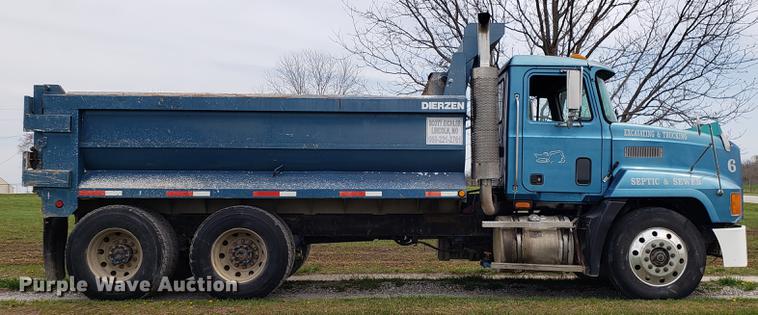 image for item DF3412 1996 Mack CH613 dump truck