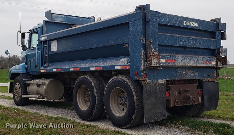 image for item DF3412 1996 Mack CH613 dump truck