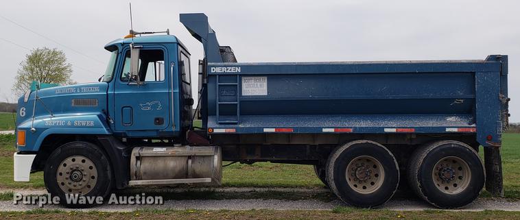 image for item DF3412 1996 Mack CH613 dump truck