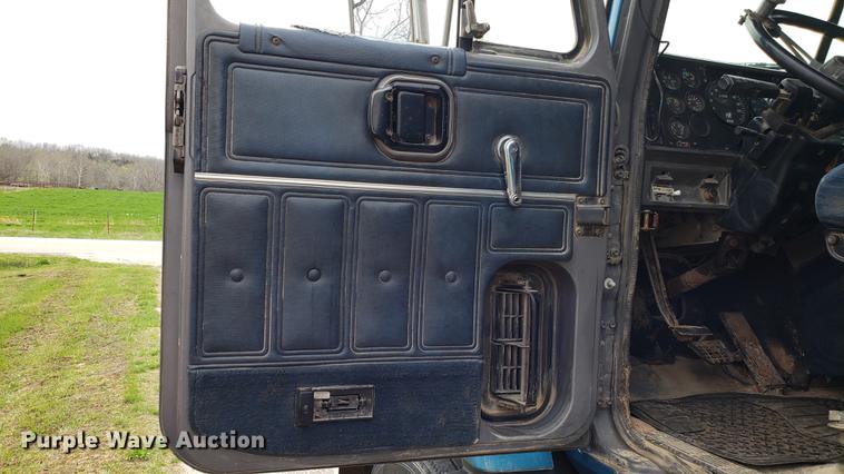 image for item DF3412 1996 Mack CH613 dump truck