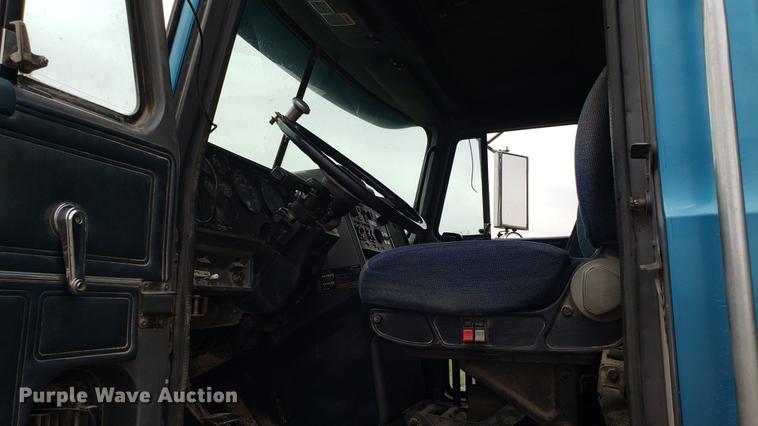 image for item DF3412 1996 Mack CH613 dump truck