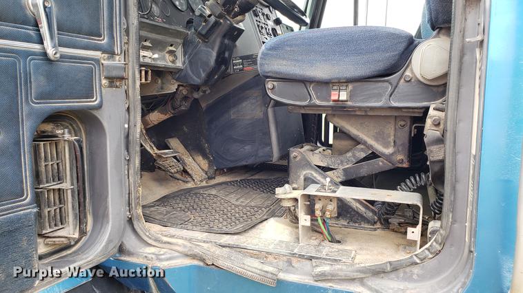 image for item DF3412 1996 Mack CH613 dump truck