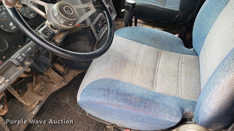 image for item DF3412 1996 Mack CH613 dump truck