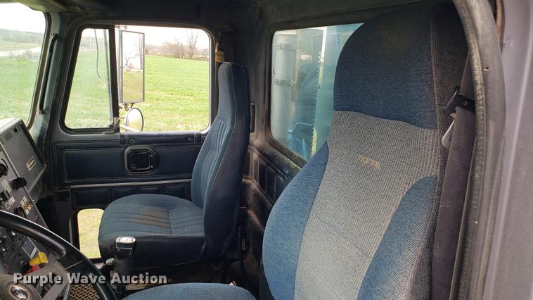 image for item DF3412 1996 Mack CH613 dump truck