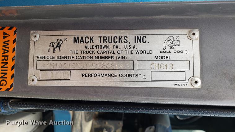 image for item DF3412 1996 Mack CH613 dump truck