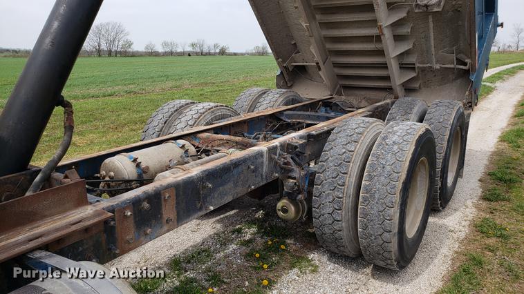 image for item DF3412 1996 Mack CH613 dump truck