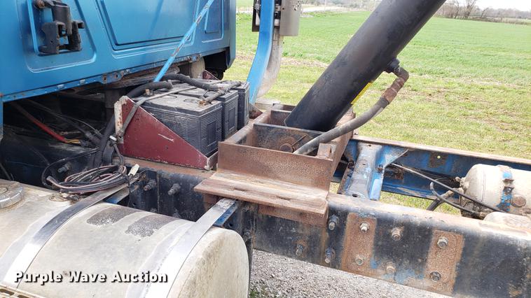 image for item DF3412 1996 Mack CH613 dump truck