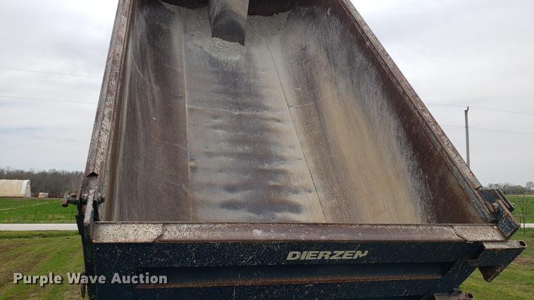 image for item DF3412 1996 Mack CH613 dump truck