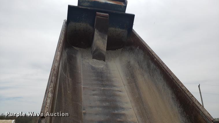 image for item DF3412 1996 Mack CH613 dump truck