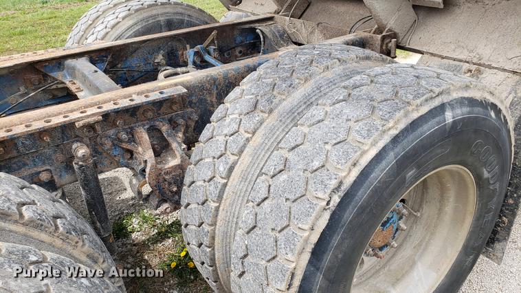 image for item DF3412 1996 Mack CH613 dump truck