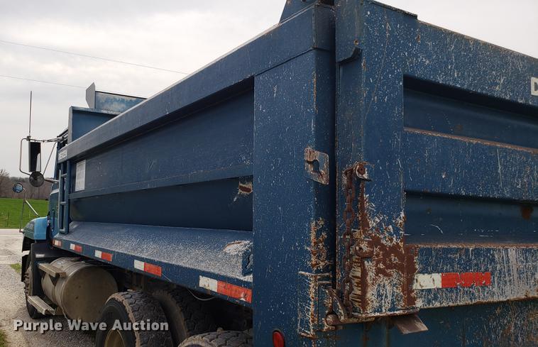 image for item DF3412 1996 Mack CH613 dump truck