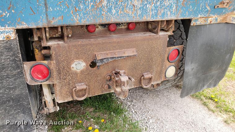 image for item DF3412 1996 Mack CH613 dump truck