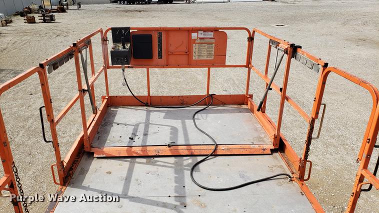 image for item DF3416 JLG 4394RT scissor lift