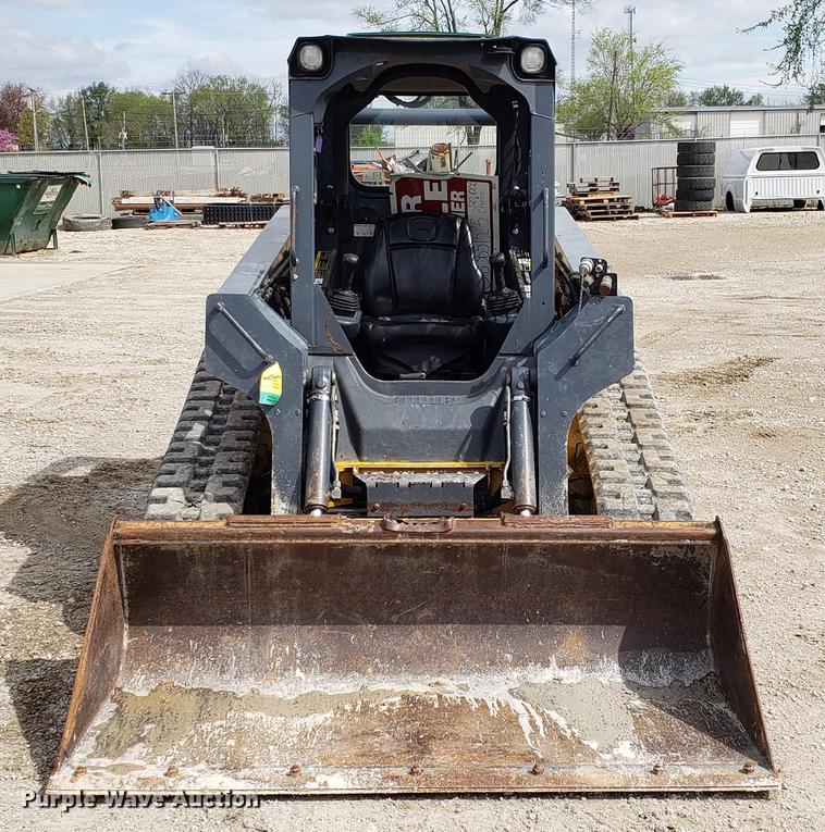 image for item DF3428 2010 John Deere 323D skid steer