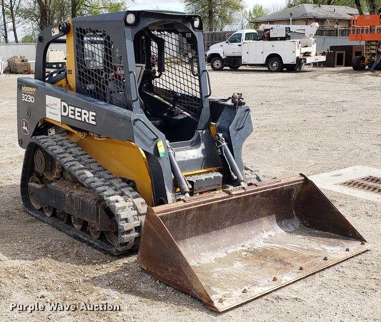 image for item DF3428 2010 John Deere 323D skid steer