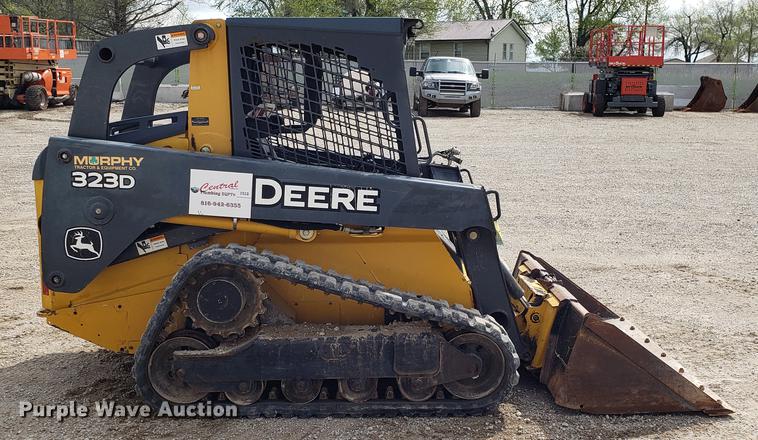 image for item DF3428 2010 John Deere 323D skid steer