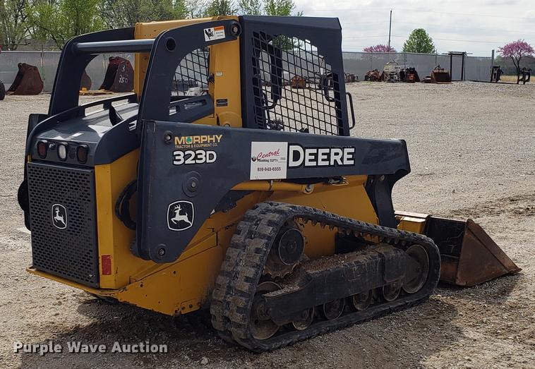 image for item DF3428 2010 John Deere 323D skid steer