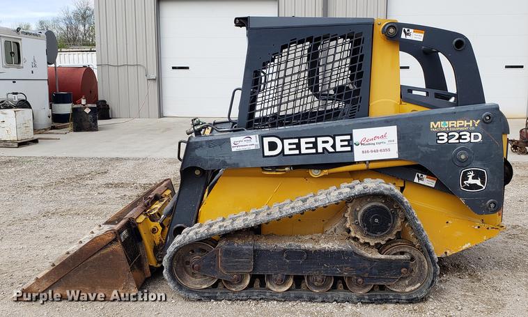 image for item DF3428 2010 John Deere 323D skid steer